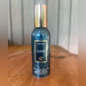 Bath & Body Works White Barn Flannel Room Spray - Blue and Gold
